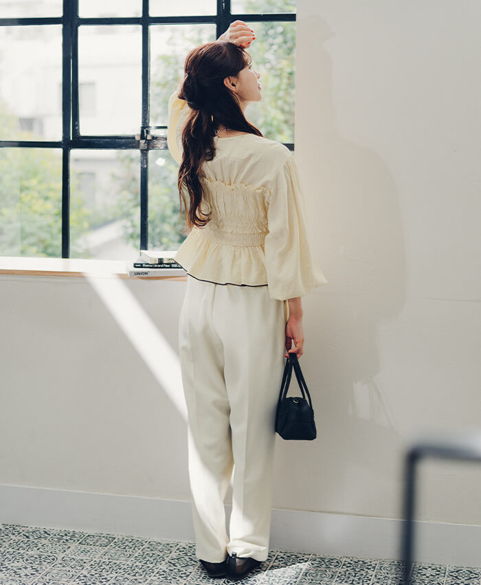 赤埴奈津子　ティティベイト コラボ シャーリングデザイントップス アイボリー 着用コーデ