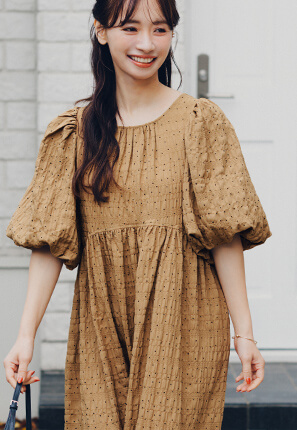 赤埴奈津子　ティティベイト コラボ エアリーバックリボンワンピース