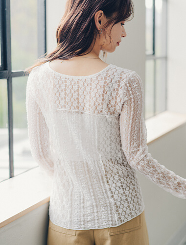 赤埴奈津子　ティティベイト コラボ 前後2way切替デザインレーストップス 着用コーデ