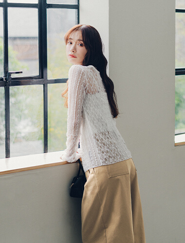 赤埴奈津子　ティティベイト コラボ 前後2way切替デザインレーストップス 着用コーデ