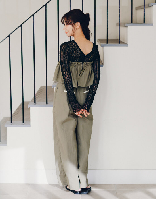 赤埴奈津子　ティティベイト コラボ 前後2way切替デザインレーストップス ブラック 着用コーデ