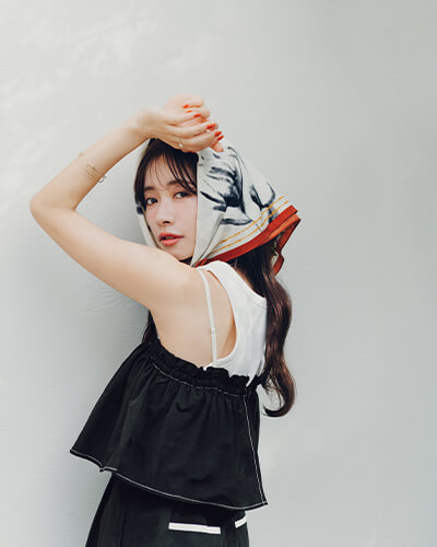 赤埴奈津子　ティティベイト 2wayフレアオールインワン ブラック 着用コーデ