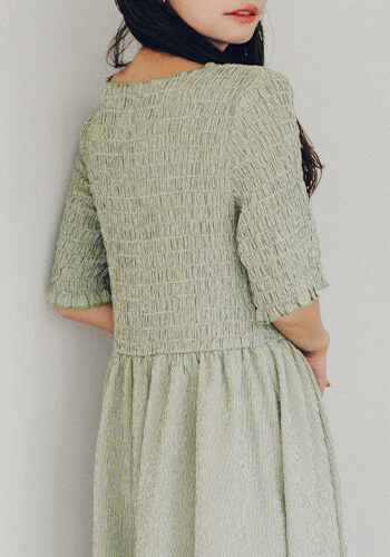 赤埴奈津子　ティティベイト コラボ シャーリングハーフスリーブワンピース ライトグリーン 着用コーデ