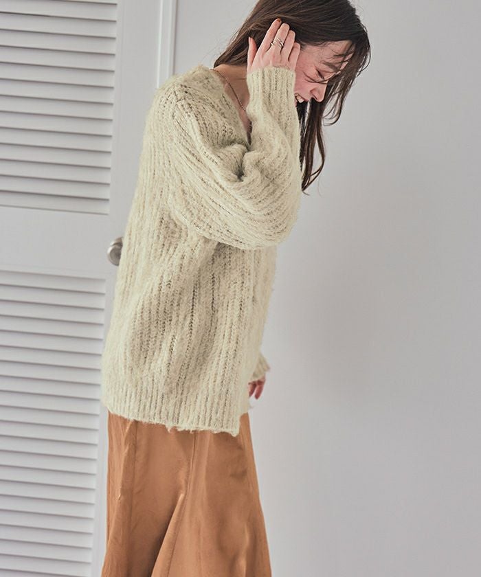 サクラ／肩ーフリル ヘアリーなモヘヤカーディガン グレージュVネックウール モヘヤタッチショート丈Vネックニットカーディガン[kz585