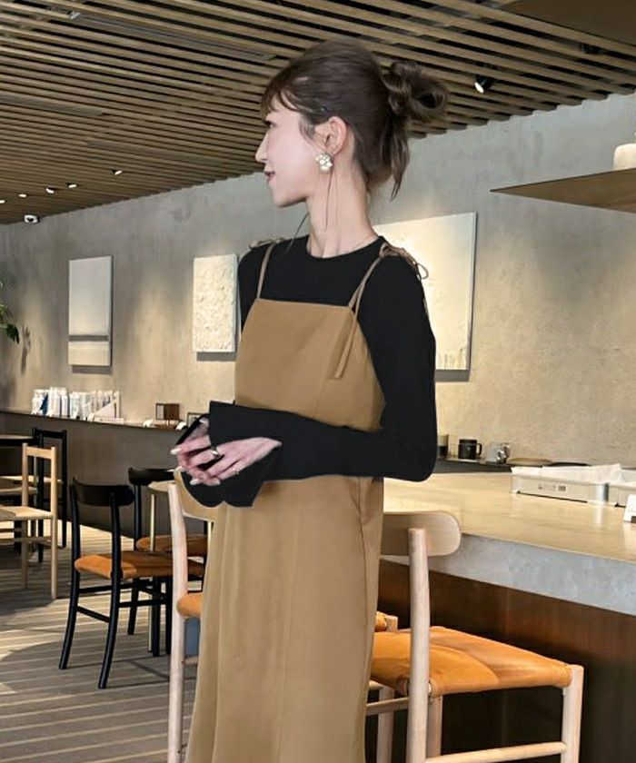 tyn.TGOR （トゴール）フレアスリーブ　リブトップ　オートミール Taia Foldover-Neck Structured Tulip Mini Dress in Camel | Oh Polly