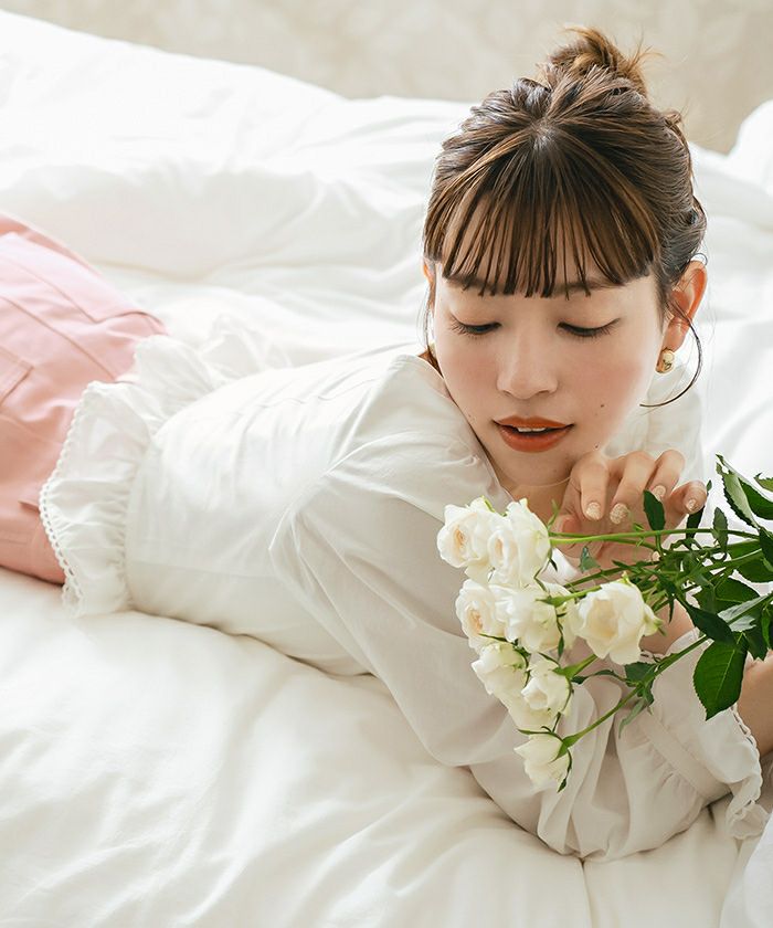 ティアラ　2万　ハイネックフリルブラウス　ミルクホワイト TIARA(ティアラ)｜ピンタックレースフリルブラウス/ホワイト の通販