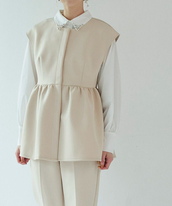 未使用　トゥービーシック　ジレ　ベスト　ポリエステルツイル ジレ　ペプラム ドットペプラムジレ | NATURAL BEAUTY BASIC（ナチュラルビューティー