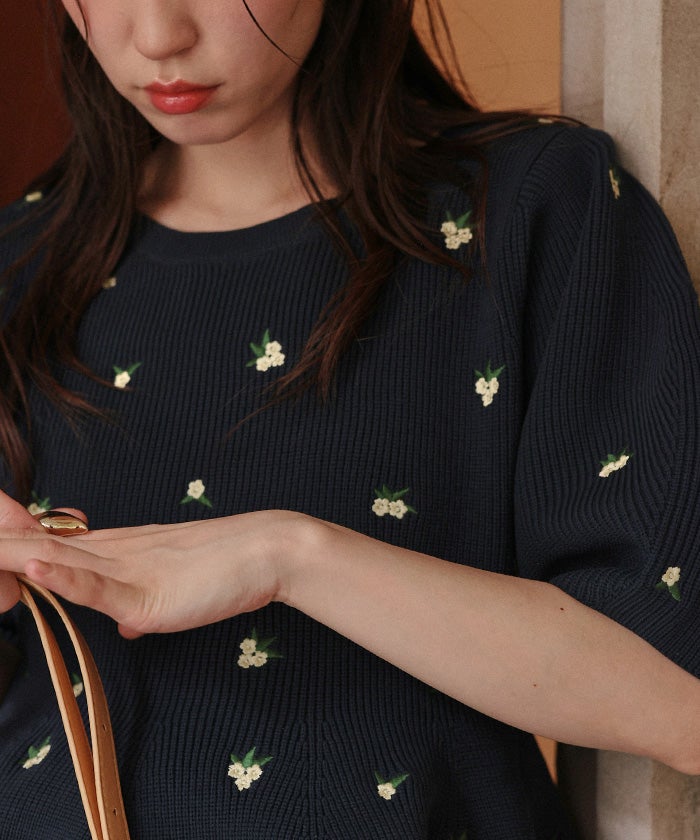 フラワー刺繍ペプラムニットトップス | titivate