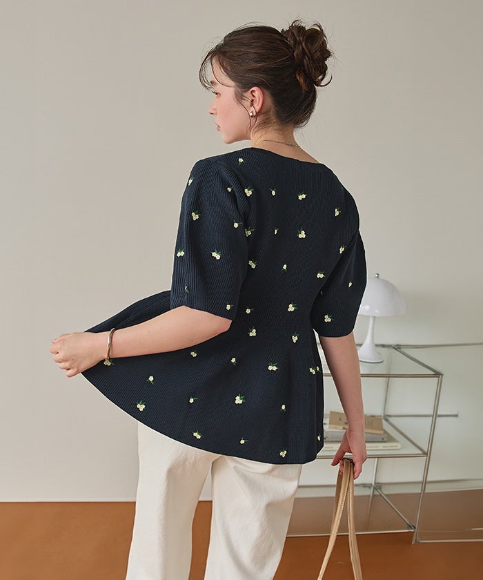 フラワー刺繍ペプラムニットトップス | titivate