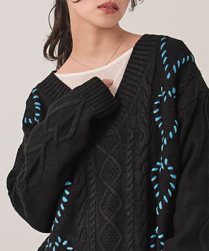 みみ　Tニット ブラックＭ 配色ステッチハートケーブルVネックニット【miette ミエット】 | titivate