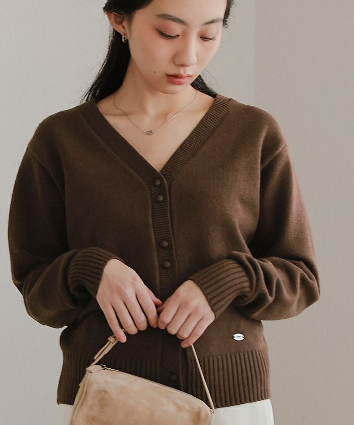 くるみボタンVネックニットカーディガン【miette ミエット】 | titivate