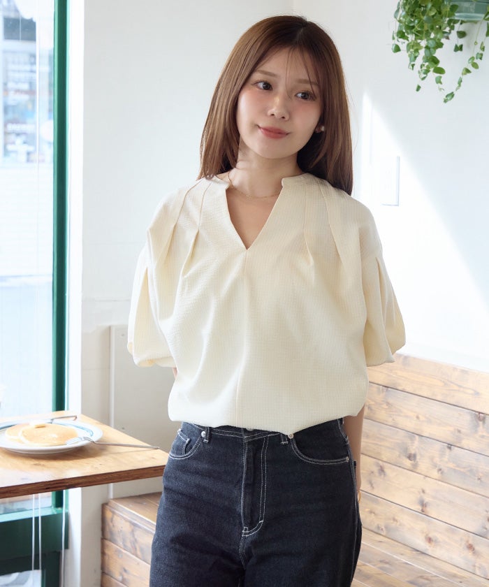 ☆ 美品theory 23SS スキッパーブラウス　アイボリー　Sサイズ ボリュームスリーブスキッパーブラウス | titivate