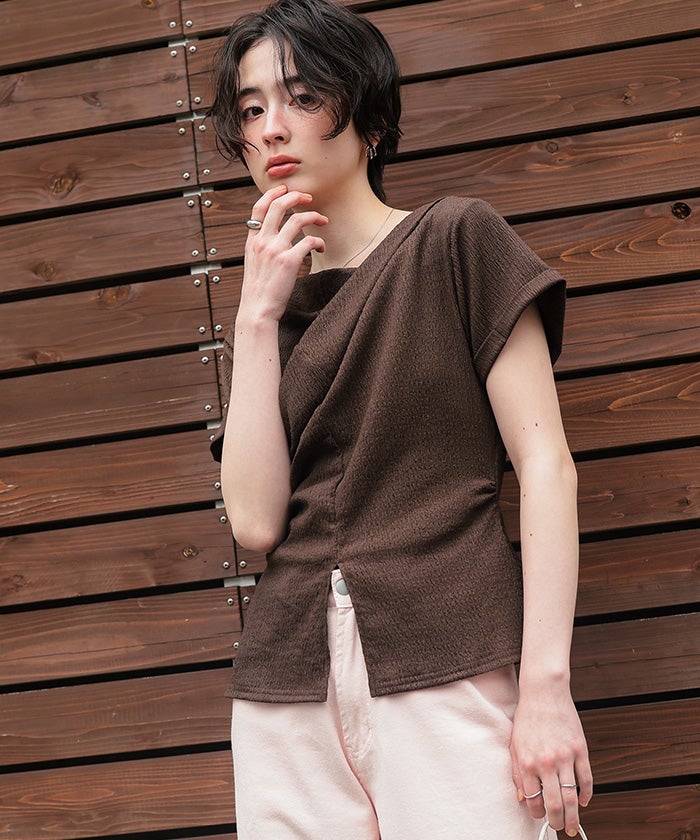 スリットデザインドレープ半袖Tシャツ【メール便可／100】 | titivate