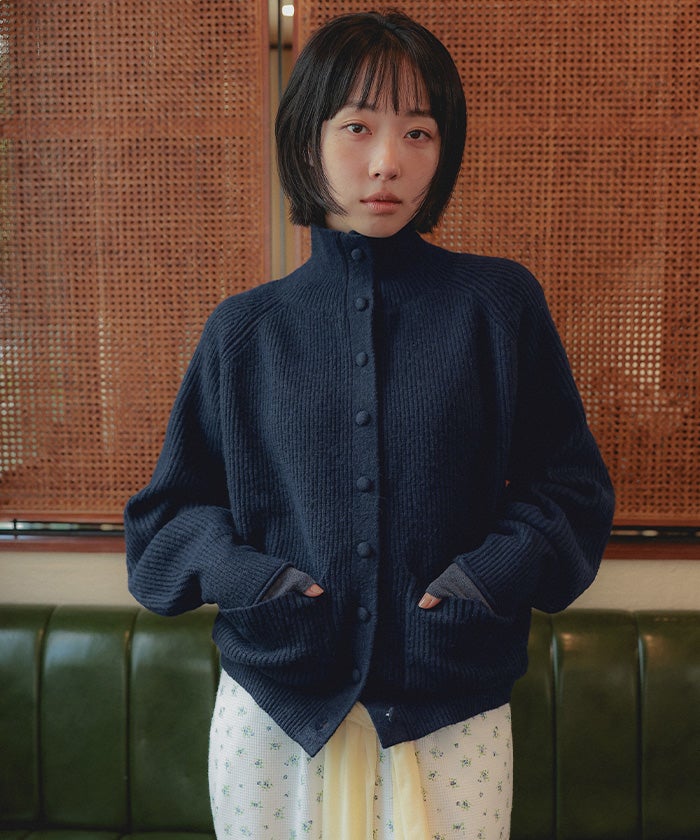 くるみボタンハイネックニットカーディガン【miette ミエット】 | titivate
